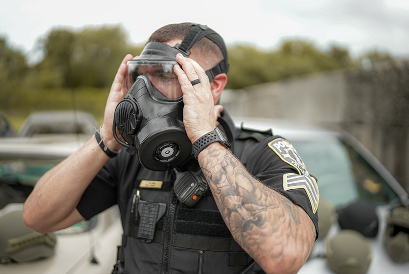 Man in police uniform wearing a respirator